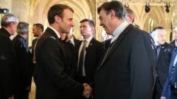 Präsident Macron (l.) 2018 mit dem damaligen Pariser Erzbischof Aupetit