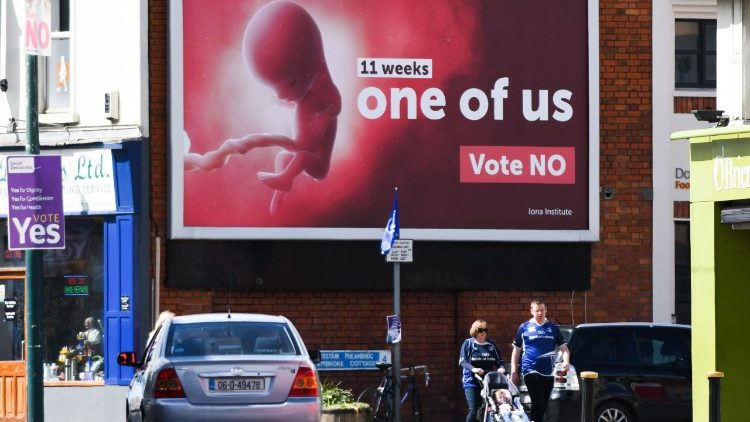 IRELAND-ABORTION-POLITICS-VOTE