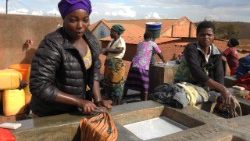 Maisha magumu ya wanawake nchini Msumbiji,yamepelekea kukataa zawadi ya mke wa Rais.