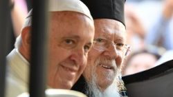 Bartholomaios besuchte 2016 zusammen mit Papst Franziskus Flüchtlinge auf Lesbos