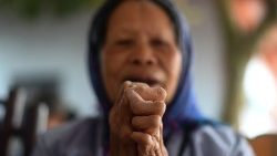 Foto mostra mulher vietnamita em casa que acolhe pessoas afetadas pela doença de hansen. (Photo by AFP/Manan Vatsyayana)