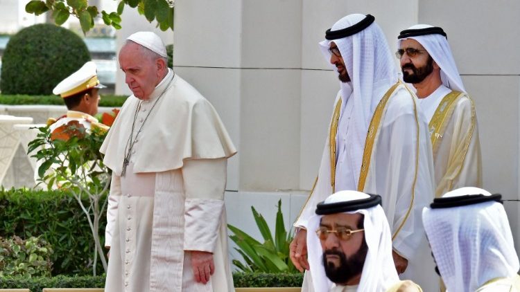 2019 besuchte Franziskus Abu Dhabi - und setzte damit als erster Papst der Neuzeit seinen Fuß auf die Arabische Halbinsel