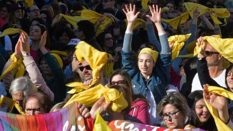 Waamini wakiwa kwenye Madhabahu ya Bikira Maria wa Loreto