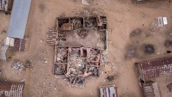 Ein von Fulani-Milizen zerstörtes Haus