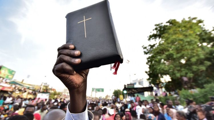 Ein Protest gegen religiöse Verfolgung von Christen im Sudan 2019