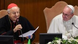 Il cardinale Lorenzo Baldisseri e Papa Francesco in una foto del 2019