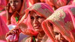 Vielen jungen Mädchen in Indien werden minderjährig verheiratet (Archiv)
