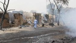 Destruição causada por grupo jihadista na Nigéria, de onde teriam vindo os responsáves pelo ataque em Kalalé.