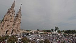 Đền Thánh Đức Mẹ Luján ở Argentina