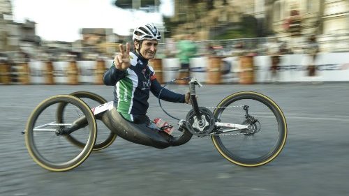 Il Papa scrive a Zanardi: grazie per aver dato forza a chi l’aveva perduta