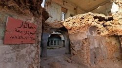 "Haus zu verkaufen" steht auf dem Schild in Arabisch. Christen im Irak prangern unterdessen unrechtmäßige Enteignungen an