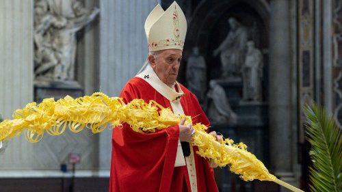 TOPSHOT-VATICAN-RELIGION-POPE-PALM-SUNDAY-MASS