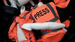 வன்முறைக்கு ஆளாகும் பத்திரிகையாளர்கள் 