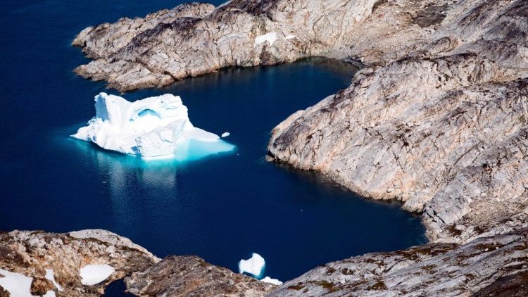 Freischwimmender Eisberg vor der Küste Grönlands