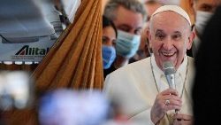 2021 hielt die Pandemie an - aber Papst Franziskus hat wieder Auslandsreisen unternommen