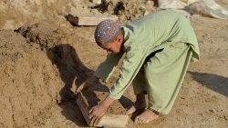 Ilustračná snímka: Chlapec nútený pracovať v Afganistane
