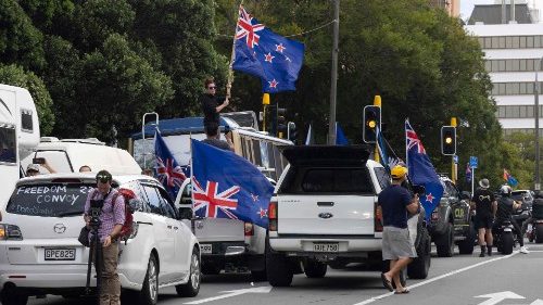 Nuova Zelanda, proteste anti-Covid per le strade della capitale Wellington