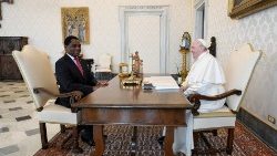 സാംബിയൻ പ്രസിഡന്റ് വത്തിക്കാനിൽ ഫ്രാൻസിസ് പാപ്പായെ സന്ദർശിച്ചപ്പോൾ 