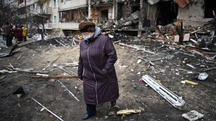 Bombardamenti senza tregua in Ucraina.