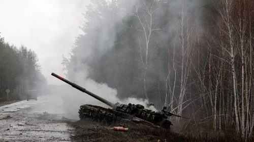 Zerstörter russischer Panzer in der Nähe von Luhansk, am Samstag