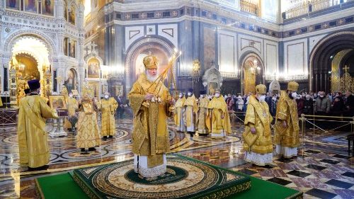Bei einer orthodoxen Liturgie in Moskau mit Patriarch Kyrill I. - auch an ihn dürfte der Appell der Priester gerichtet sein, mit der Bitte um einen deutlichen Einsatz für Frieden