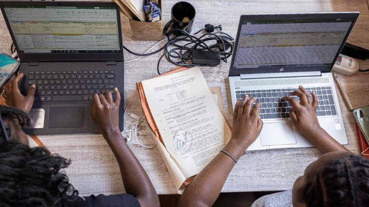 O computador, um instrumento que pode contribuir para melhorar a comunica&ccedil;&atilde;o entre as pessoas