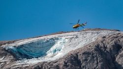 Der riesige Eisfelsen soll sich ersten Informationen zufolge in der Nähe der „Punta Rocca“ auf einer Höhe von 3000 Metern gelöst haben, entlang der Normalroute zum Gipfel.