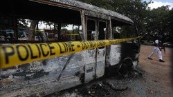 Archivbild: Ein ausgebrannter Bus in Abuja