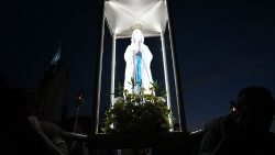 Prozession im französischen Marienwallfahrtsort Lourdes (Aufnahme von 2022) 