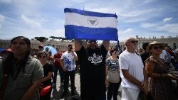 Tín hữu Nicaragua hiện diện trong buổi đọc kinh Truyền Tin (tháng 8/2022) khi ĐTC kêu gọi cầu nguyện cho Nicargua