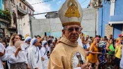 Кардинал Хуан Гарсия на процесия в Хавана с "Качита", Девата на Каридад дел Кобре, покровителка на Куба, 09.09.2022