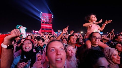 Francesco: nello strazio della guerra i Mondiali di calcio siano un'occasione di pace