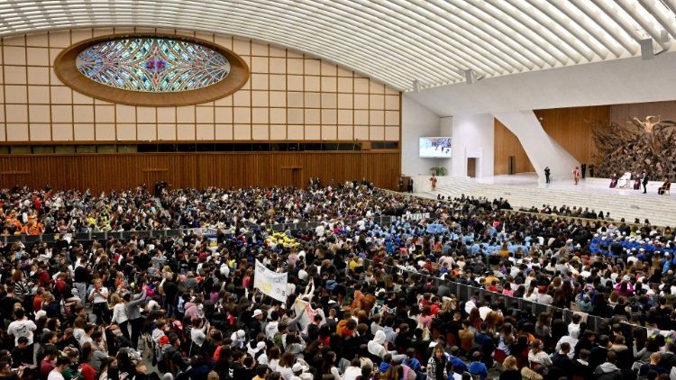 Audiencia del Papa a los estudiantes y profesores que participan en el “Encuentro para la Educación a la paz y al cuidado”