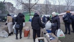 סיוע לתושבים אוקראינים באיזור דניפרו שנפגע מהפצצות 