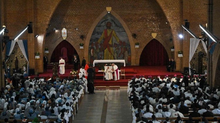 2ನೇ ಆಫ್ರಿಕಾ ದಿನದ ಸಂದರ್ಭದಲ್ಲಿ ಸೇಂಟ್ ಪೀಟರ್ಸ್ ಬೆಸಿಲಿಕಾದಲ್ಲಿ ಪವಿತ್ರ ಬಲಿದಾನದಲ್ಲಿ ಜಗದ್ಗುರು ಲಿಯೋರವರು