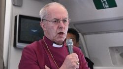Arhiepiscopul de Canterbury, Justin Welby, în avion, la întoarcerea din pelerinajul de pace în Sudanul de Sud