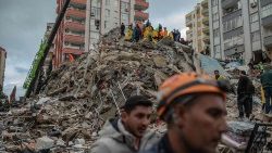 地震で倒壊した建物跡　2023年2月6日　トルコ中南部アダナ
