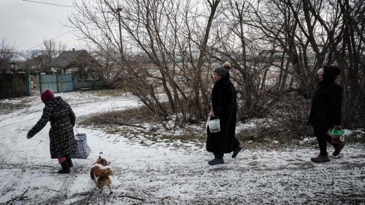 Città ucraine danneggiate sotto la neve