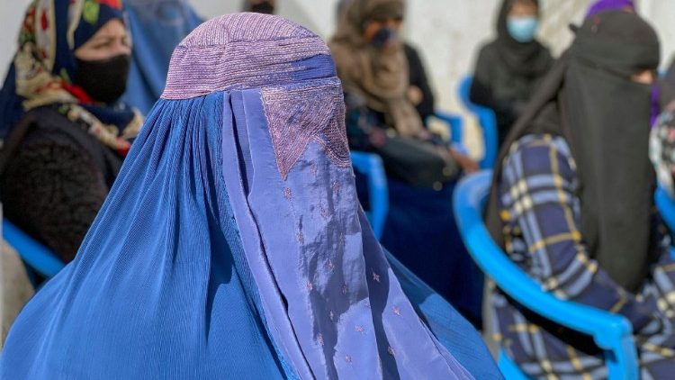 Die Taliban haben Frauen in Afghanistan verboten, bei den Vereinten Nationen zu arbeiten