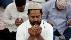 穆斯林在齋月祈禱