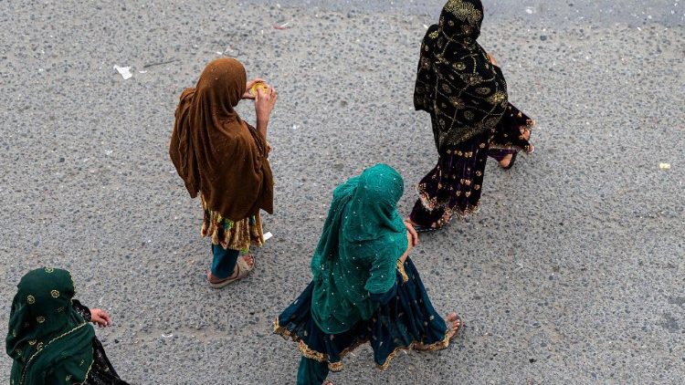 Frauen in Afghanistan: wie aus dem Schattendasein ausbrechen?