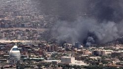 Cartum, capital do dilacerado Sudão, onde a guerra entra em seu sétimo mês (AFP)