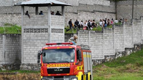 Papež se modlí za ženy, které zemřely v honduraské věznici