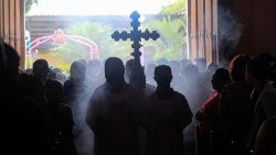 NIkaragva. Svećenici u procesiji