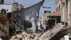 רכב צבאי ישראלי חוסם כביש בג׳נין