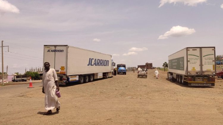 LKWs mit Hilfen aus dem Ausland