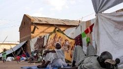 Menschen, die aufgrund des Konfliktes im Sudan ihre Heimat verloren haben