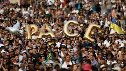 Les jeunes pour la paix lors des JMJ de Lisbonne.