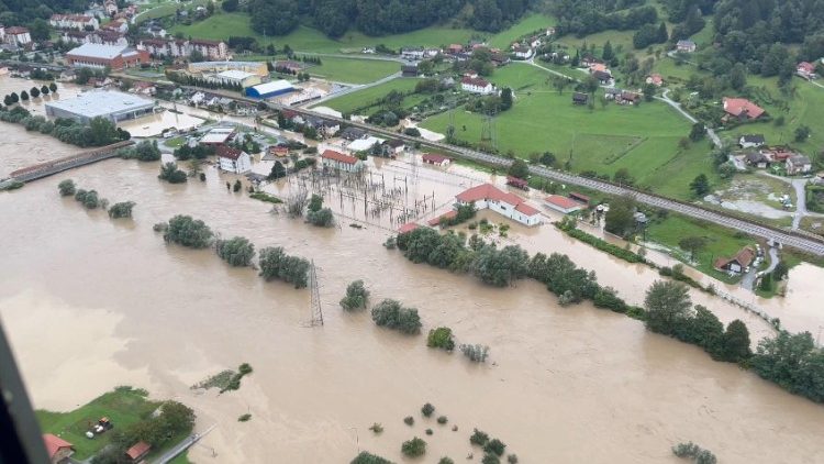 Prise de vue de l'armée slovène, au-dessus de la région de Koronka, le 3 août 2023. 
