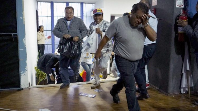 Momentos del atentado que sufrió el candidato presidencial Villavicencio